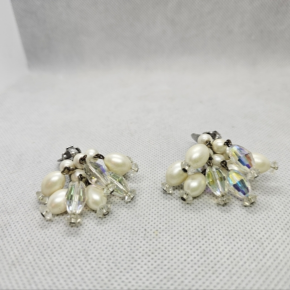 Vintage Laguna Clip On Earrings - Picture 2 of 6